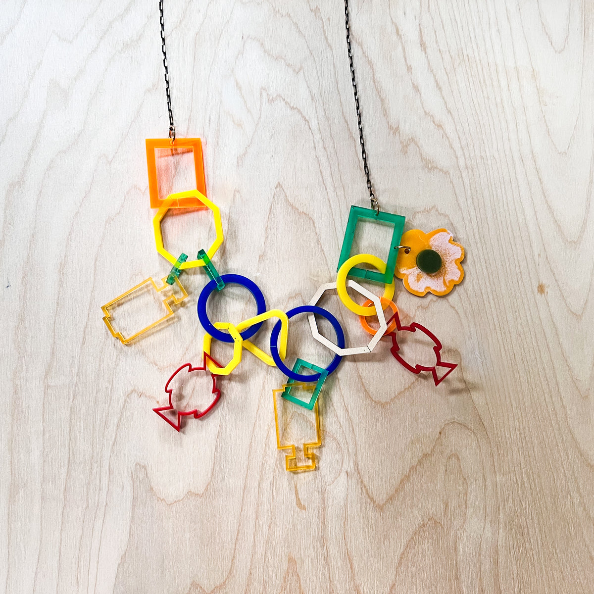 Links and Vases Necklace